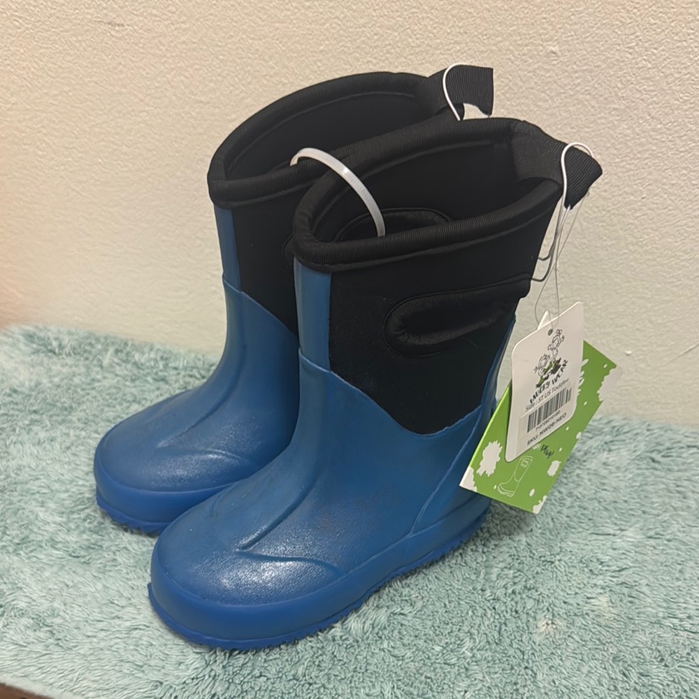 Mucky wear Kids Blue Boots 5T,(11 two pairs size us available)